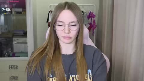 Snapshot of littlevildevil chatting on 03/03/25, 12:05 Eliana online show from 03/03/25, 12:05