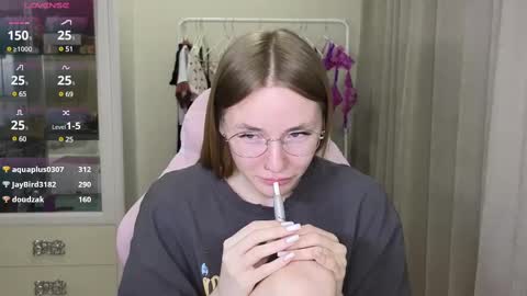 Snapshot of littlevildevil chatting on 03/03/25, 03:09 Eliana online show from 03/03/25, 03:09