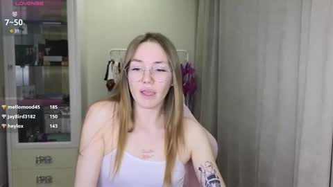 Snapshot of littlevildevil chatting on 03/04/25, 02:10 Eliana online show from 03/04/25, 02:10