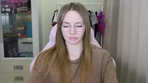 Snapshot of littlevildevil chatting on 03/05/25, 11:17 Eliana online show from 03/05/25, 11:17