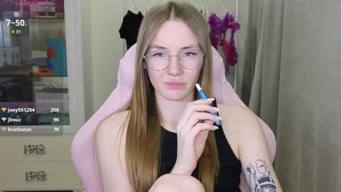 Snapshot of littlevildevil chatting on 03/08/25, 03:13 Eliana online show from 03/08/25, 03:13