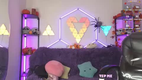 littlevixen18 online show from 10/08/25, 02:04