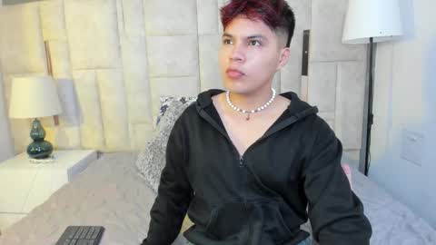 Snapshot of littlezanee chatting on 12/03/25, 11:52 ZANE online show from 12/03/25, 11:52