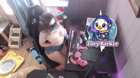 Snapshot of littlezoey2007 chatting on 09/19/25, 06:59 littlezoey2007 online show from 09/19/25, 06:59