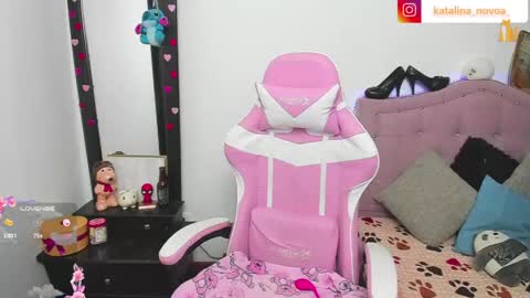 Snapshot of liv_rosse chatting on 04/17/26, 05:43 Katalina Novoa. online show from 04/17/26, 05:43