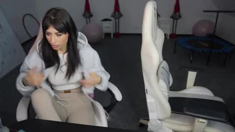 Snapshot of livehub054 chatting on 12/16/25, 11:26 Sheryl online show from 12/16/25, 11:26