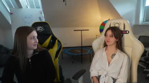Snapshot of livehub054 chatting on 06/10/26, 10:14 Sheryl online show from 06/10/26, 10:14