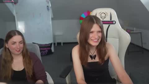 Snapshot of livehub054 chatting on 06/18/26, 10:30 Sheryl online show from 06/18/26, 10:30