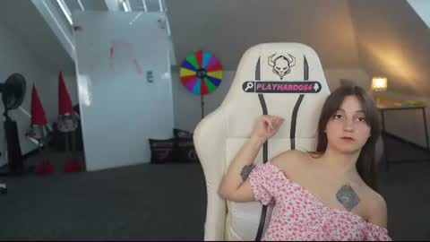 Snapshot of livehub054 chatting on 07/01/26, 10:06 Sheryl online show from 07/01/26, 10:06