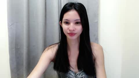 Snapshot of liviacum_ chatting on 11/24/25, 01:55 Lvia online show from 11/24/25, 01:55