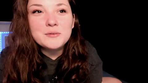 Snapshot of livinsubspace chatting on 11/15/25, 01:25 Liv online show from 11/15/25, 01:25