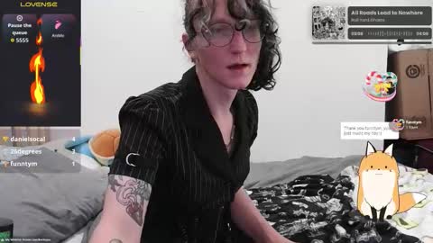 Snapshot of livolioyo chatting on 11/27/25, 03:14 Livolio online show from 11/27/25, 03:14