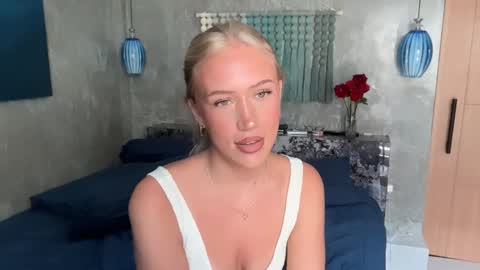 Snapshot of livslifee chatting on 02/17/26, 03:25 olivia online show from 02/17/26, 03:25