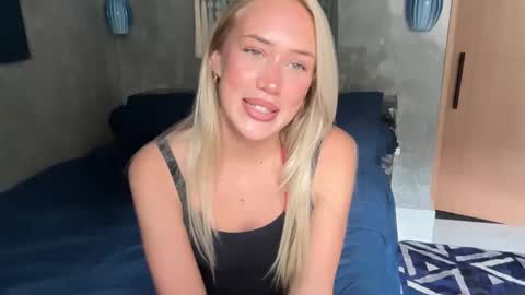 Snapshot of livslifee chatting on 02/25/26, 03:16 olivia online show from 02/25/26, 03:16