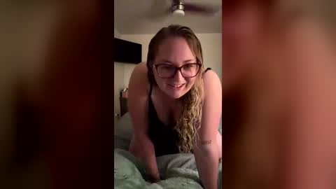Snapshot of livyourfantasy chatting on 06/12/26, 02:32 Liv online show from 06/12/26, 02:32