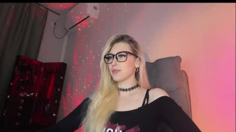 Snapshot of liya_ray chatting on 03/08/26, 02:04 Liya Ray online show from 03/08/26, 02:04