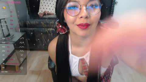 Snapshot of liz25_b chatting on 01/11/25, 06:14 Liz online show from 01/11/25, 06:14
