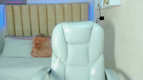 Snapshot of liz_bohemia chatting on 02/25/25, 10:39 LIZ online show from 02/25/25, 10:39