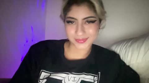 Snapshot of lizambarr chatting on 02/23/25, 03:45 Lizeth online show from 02/23/25, 03:45