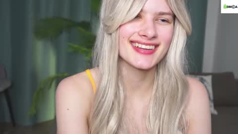 Snapshot of lizbethcoll chatting on 01/03/25, 04:59 Sunnheart online show from 01/03/25, 04:59