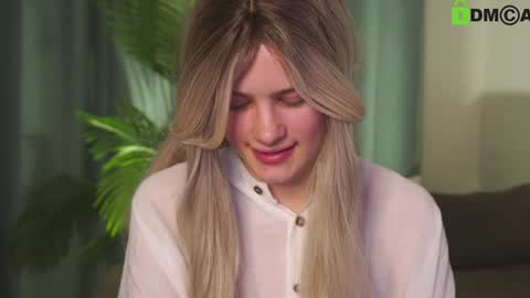 Snapshot of lizbethcoll chatting on 02/08/25, 07:27 Sunnheart online show from 02/08/25, 07:27