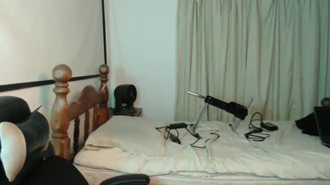 Snapshot of lizicherystrawbery chatting on 12/23/24, 12:08 Lizi Chery Strawbery online show from 12/23/24, 12:08