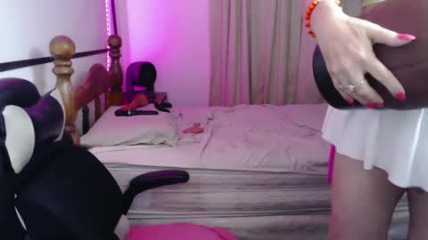 Snapshot of lizicherystrawbery chatting on 02/06/25, 10:48 Lizi Chery Strawbery online show from 02/06/25, 10:48