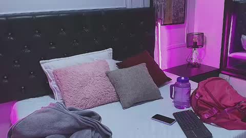 Snapshot of lizz_tender chatting on 01/14/25, 11:53 Lizz online show from 01/14/25, 11:53