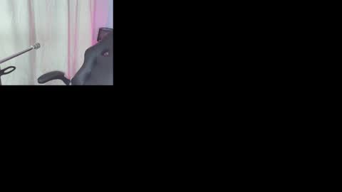 Snapshot of lizz_tender chatting on 01/15/25, 11:32 Lizz online show from 01/15/25, 11:32