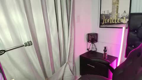 Snapshot of lizz_tender chatting on 01/27/25, 12:05 Lizz online show from 01/27/25, 12:05