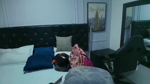 Snapshot of lizz_tender chatting on 02/05/25, 11:44 Lizz online show from 02/05/25, 11:44