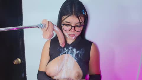 Snapshot of lizz_tender chatting on 02/17/25, 06:15 Lizz online show from 02/17/25, 06:15