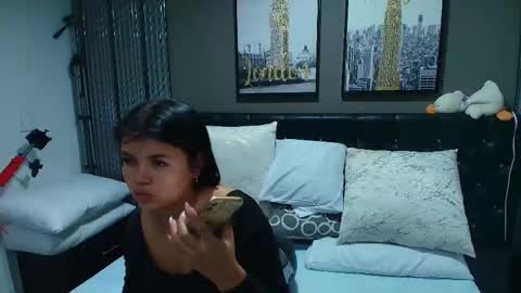 Snapshot of lizz_tender chatting on 09/24/25, 11:24 Lizz online show from 09/24/25, 11:24