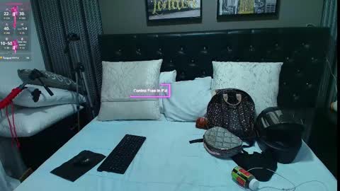 Snapshot of lizz_tender chatting on 09/26/25, 11:25 Lizz online show from 09/26/25, 11:25