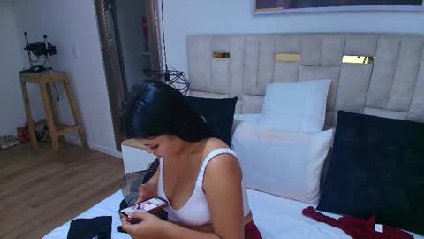 Snapshot of lizz_tender chatting on 10/09/25, 11:52 Lizz online show from 10/09/25, 11:52