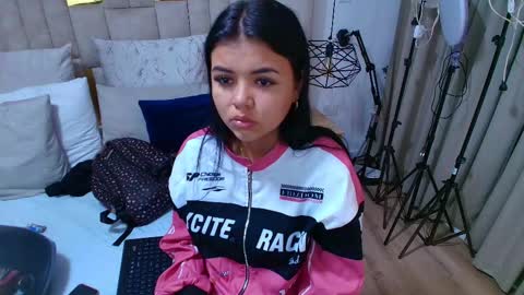 Snapshot of lizz_tender chatting on 10/18/25, 11:44 Lizz online show from 10/18/25, 11:44