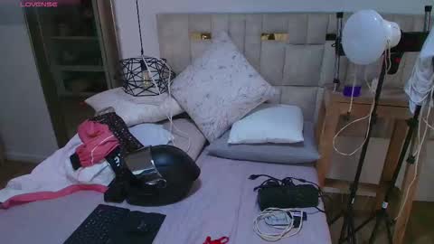 Snapshot of lizz_tender chatting on 10/20/25, 11:54 Lizz online show from 10/20/25, 11:54