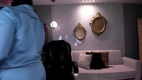 Lizzi  online show from 10/24/25, 08:38