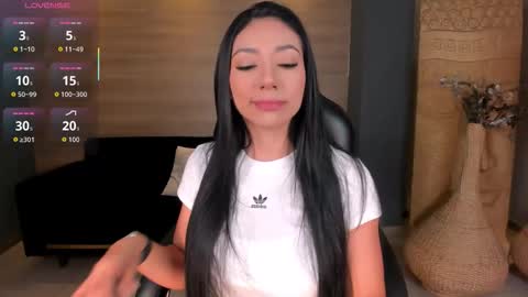 Lizzi  online show from 10/29/25, 08:54