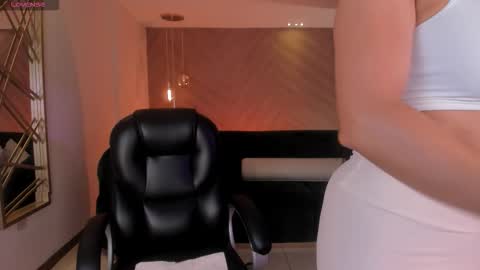 Lizzi  online show from 11/20/25, 09:36