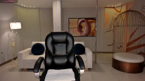 Lizzi  online show from 11/25/25, 08:53