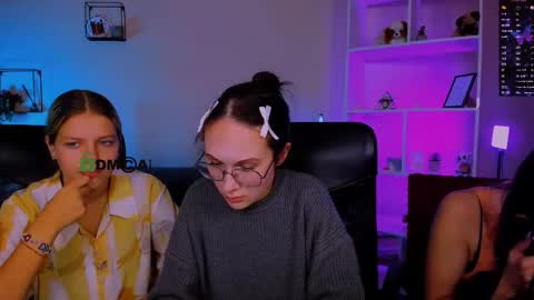 lizzie_boom online show from 11/18/25, 08:46