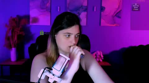Snapshot of lizzie_boom chatting on 05/13/26, 09:00 lizzie_boom online show from 05/13/26, 09:00