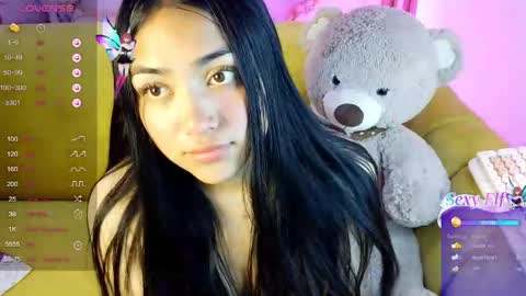 Snapshot of lizziee_m chatting on 05/13/26, 02:47 lizziee_m online show from 05/13/26, 02:47