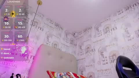 Snapshot of lizziemontana2 chatting on 12/12/24, 10:42 online show from 12/12/24, 10:42