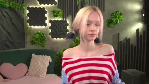 Snapshot of lizzofkiss chatting on 05/10/26, 01:49 Liza online show from 05/10/26, 01:49