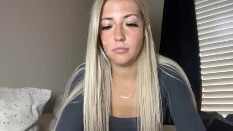 Snapshot of lizzy2bizzy chatting on 04/01/26, 07:00 lizzy2bizzy online show from 04/01/26, 07:00