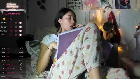 Snapshot of lizzy_kawuaii chatting on 01/14/25, 01:04 lizzy online show from 01/14/25, 01:04