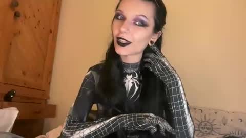 Snapshot of lizzyylovesick chatting on 04/16/26, 07:58 lizzybunny online show from 04/16/26, 07:58