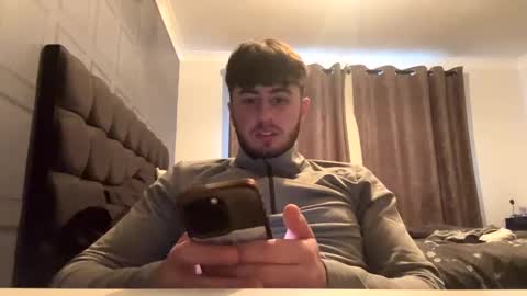 Snapshot of lmp125 chatting on 01/15/25, 04:11 lmp125 online show from 01/15/25, 04:11